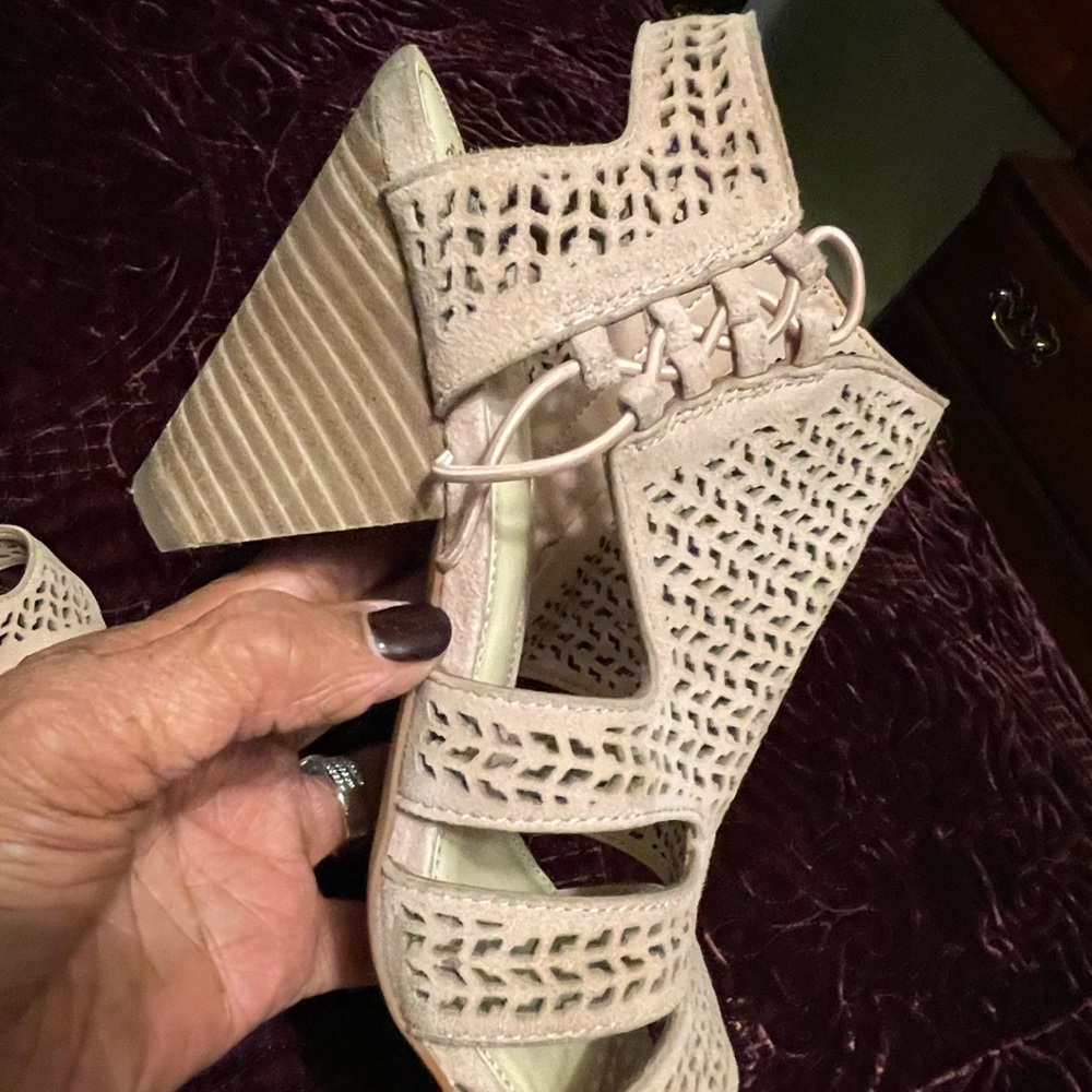 Shoes - Picture 5 of 11